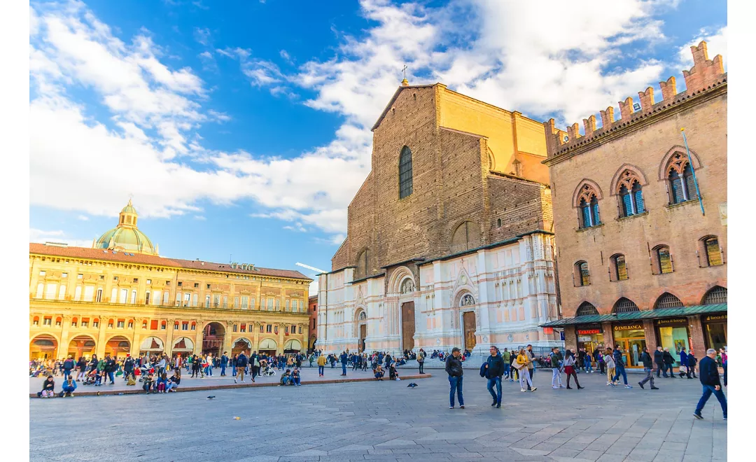 Piazza Maggiore e Basilica di San Petronio - Bologna, Emilia-Romagna