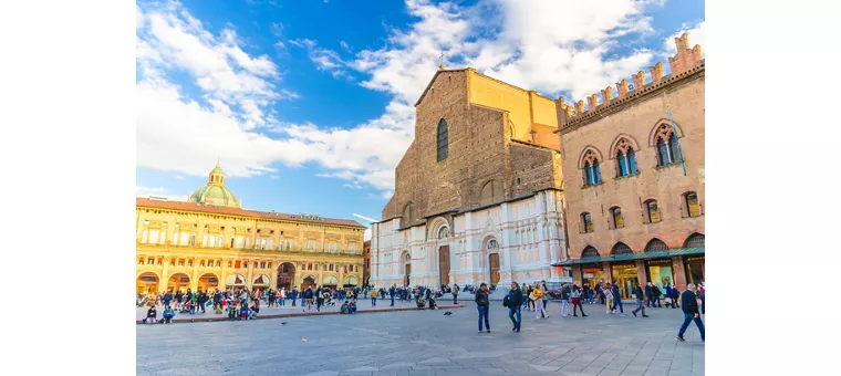 Piazza Maggiore e Basilica di San Petronio - Bologna, Emilia-Romagna