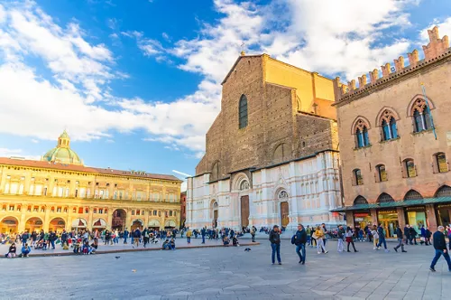 Piazza Maggiore e Basilica di San Petronio - Bologna, Emilia-Romagna