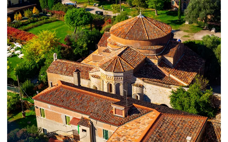 Vista dall’alto della Basilica di Santa Maria dell’Assunta a Torcello.
