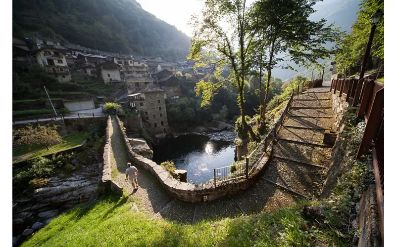 Descubrir un Valle de Aosta insólito: caminar lejos de los lugares comunes 