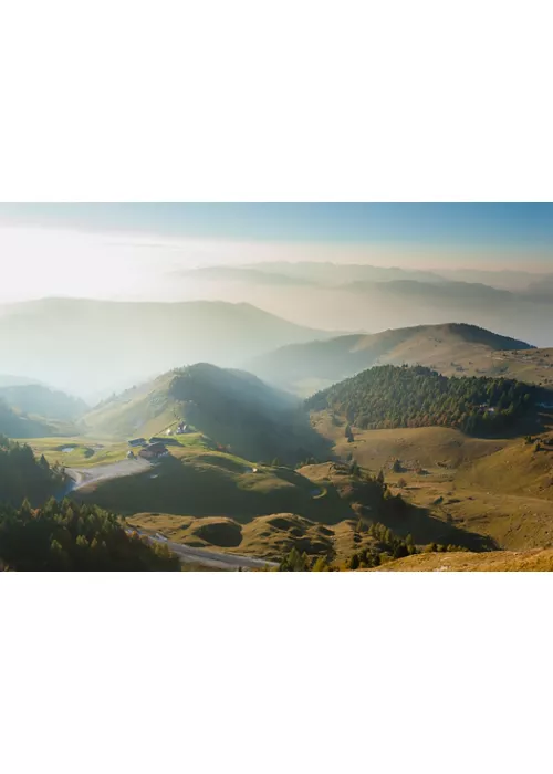 Veneto, the thrill of flying over mountains and cities of art, taking off from the Monte Grappa massif