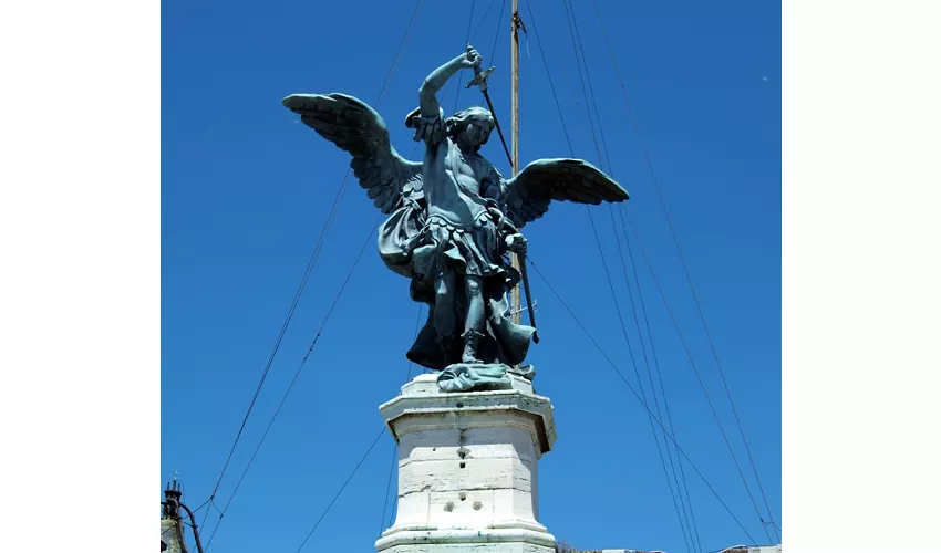 Statua di San Michele