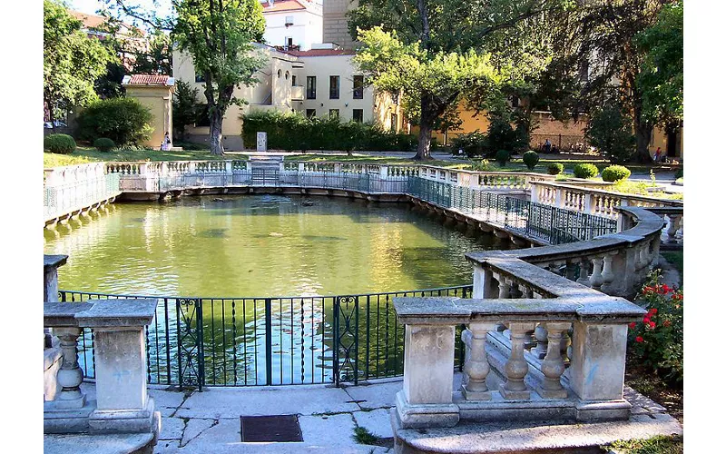 Peschiera del Giardino di Guastalla. Photo by Marco Bonavoglia, CC BY SA 3.0 <https://creativecommons.org/licenses/by-sa/3.0/deed.en>, via Wikimedia Commons