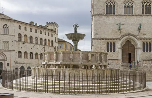 Vista di Fontana a Maggiore in Piazza IV Novembre a Perugia