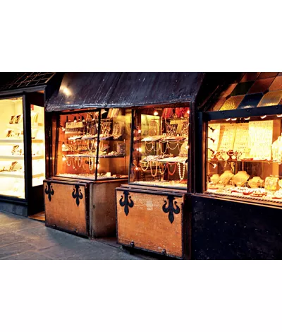 Jewellers on Ponte Vecchio: a precious treasure in the heart of Florence