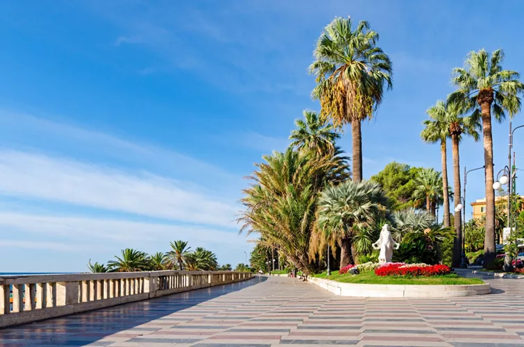 Along the Riviera di Ponente, between the sea and the hills