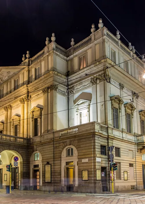 The unmistakable facade of the Teatro alla Scala in Milan by night