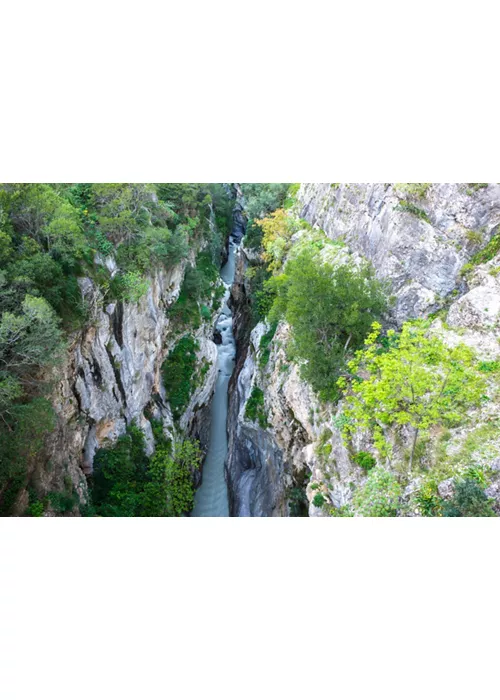 Vista aerea di una delle gole in cui scorre il torrente Raganello