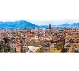 Foto della veduta della città di Lucca.