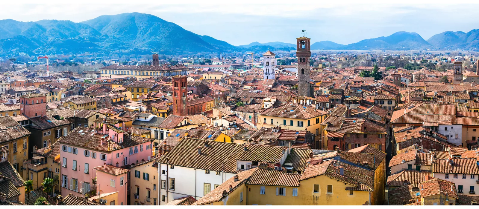 Foto della veduta della città di Lucca.