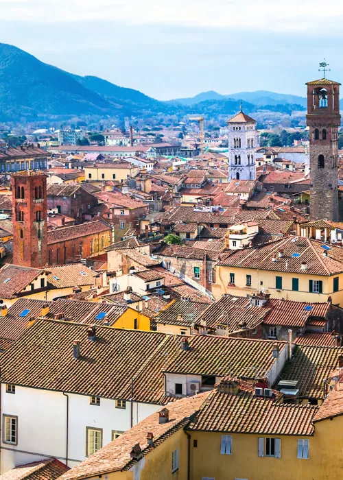 Foto della veduta della città di Lucca.