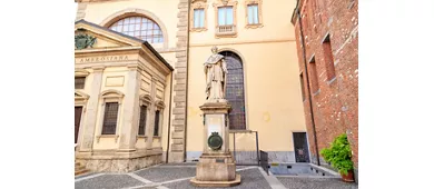 Monumento a Federico Borromeo fondatore della Pinacoteca Ambrosiana