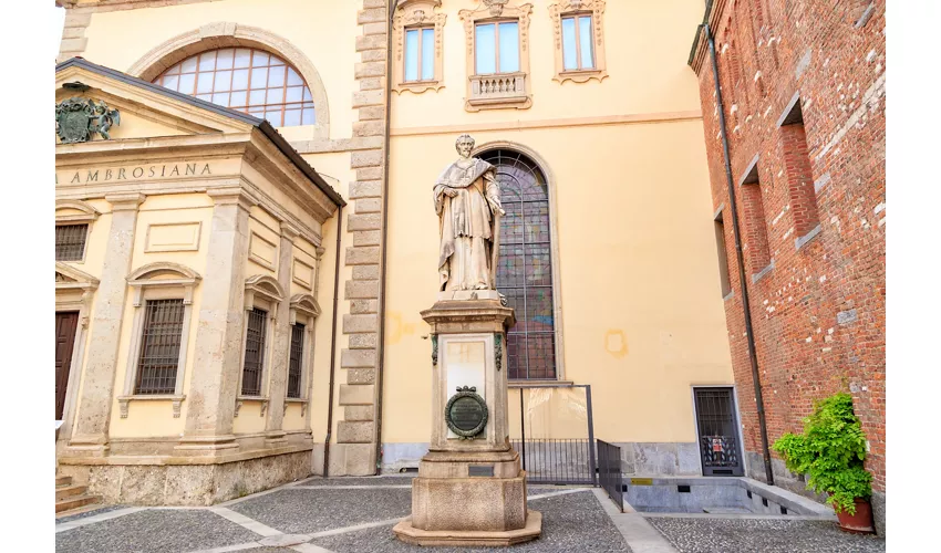 Monumento a Federico Borromeo fondatore della Pinacoteca Ambrosiana