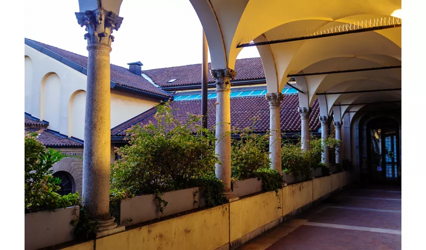 Il cortile della Pinacoteca Ambrosiana al tramonto