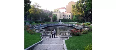 Turisti che passeggiano al giardino della Guastalla