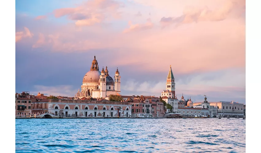 Vista di Piazza San Marco dallIsola della Giudecca