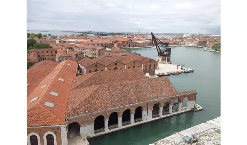 Vista dallalto dellArsenale di Venezia