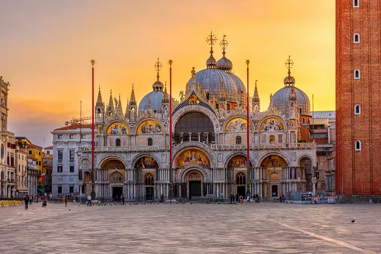 La Basilica di San Marco al tramonto