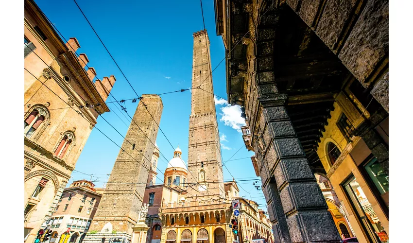 Le due torri simboli di Bologna