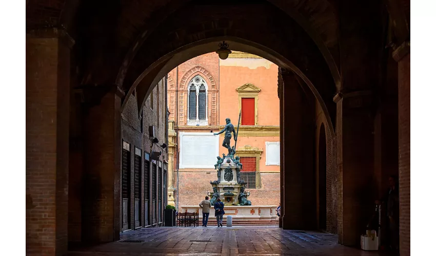 Fontana del Nettuno in Piazza del Nettuno