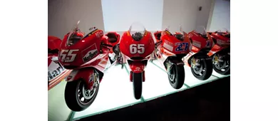 Diverse versioni della Ducati Desmosedici al Museo Ducati