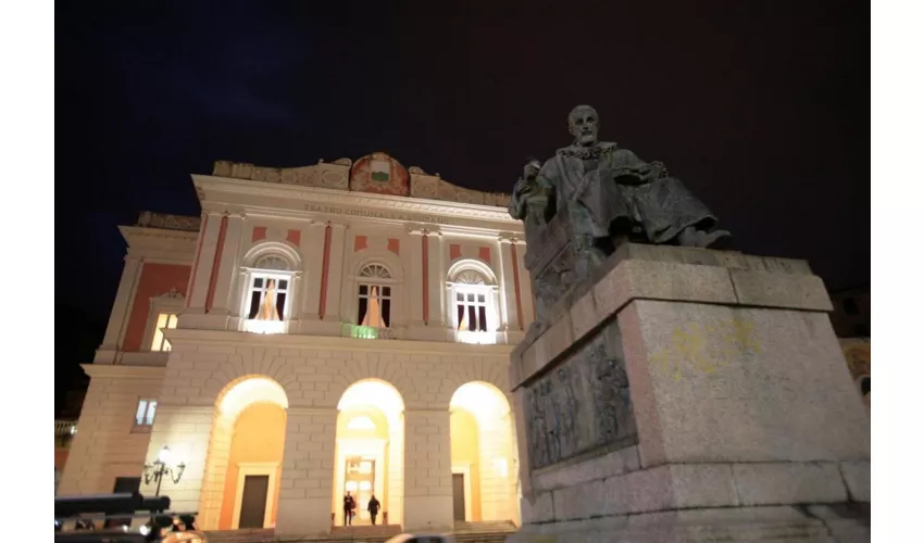 Teatro Rendano di notte