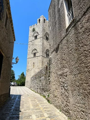 Torre del rey Federico (campanario de la Iglesia Madre)
