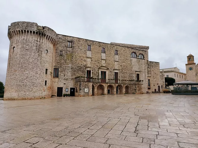 Castillo de los condes Acquaviva D'Aragona