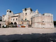 Castillo de los condes Acquaviva D'Aragona