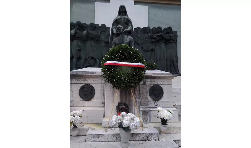 Cementerio monumental de la Cartuja de Bolonia| entrada principal