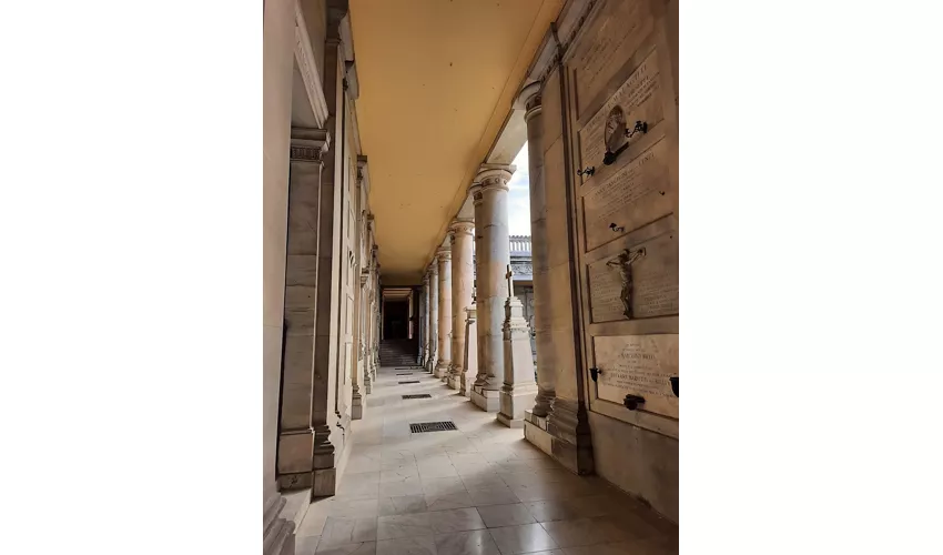 Cemitério monumental da Cartuxa de Bolonha, entrada principal