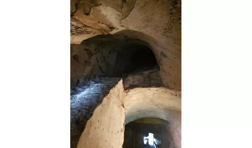 Cueva de la Dragonara