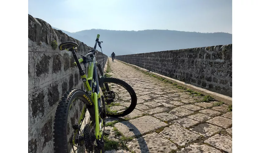 Carolino Aqueduct