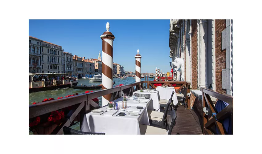 Antinoo's Lounge & Restaurant