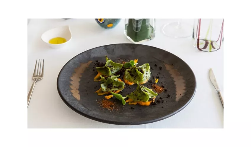 Antinoo's Lounge & Restaurant