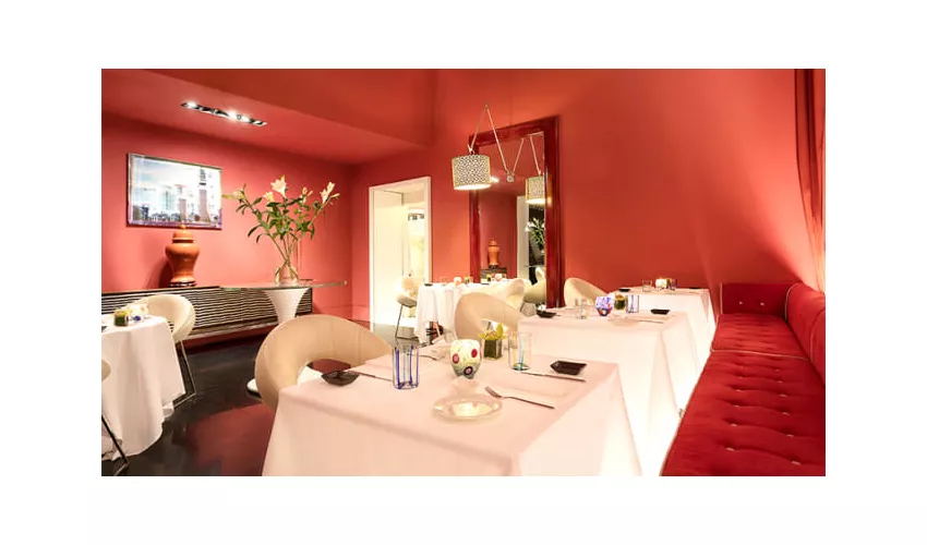 Antinoo's Lounge & Restaurant