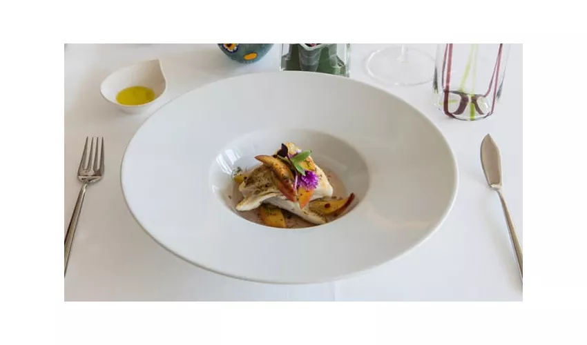 Antinoo's Lounge & Restaurant