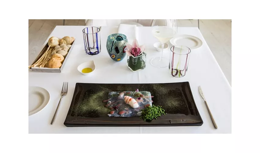 Antinoo's Lounge & Restaurant