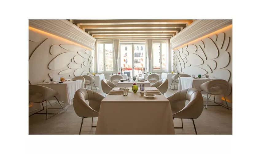 Antinoo's Lounge & Restaurant