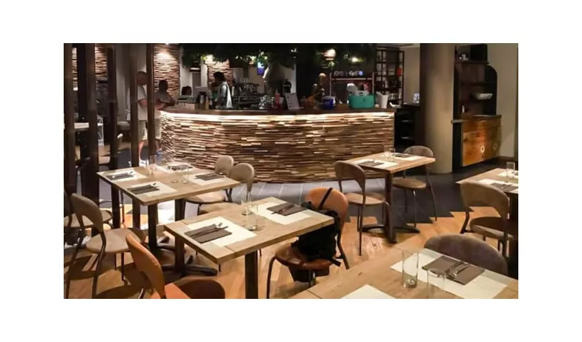 Nimeta Lounge Bar & Restaurant