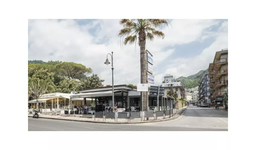 Matinée Cocktail Bar & Restaurant