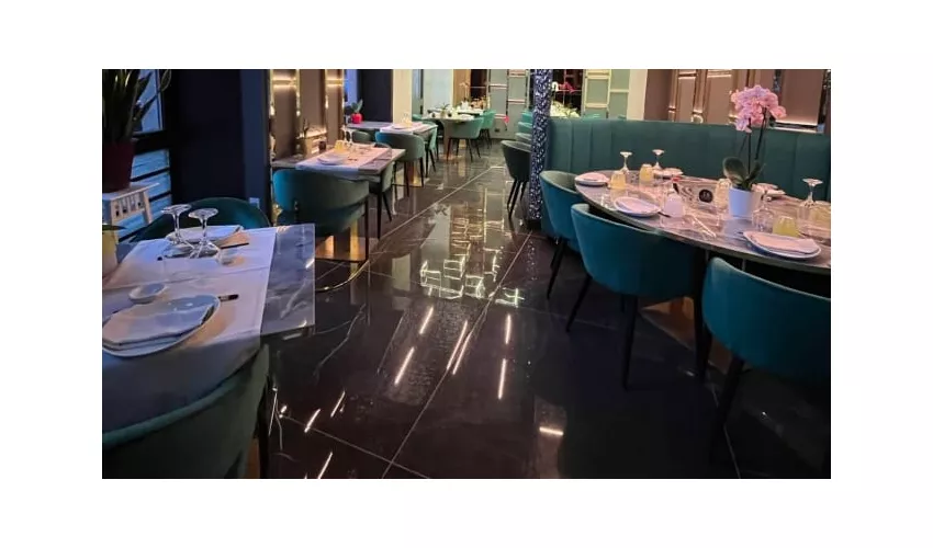 EIMI Lounge Bar