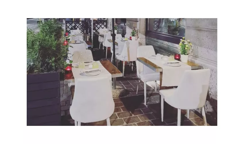 EIMI Lounge Bar