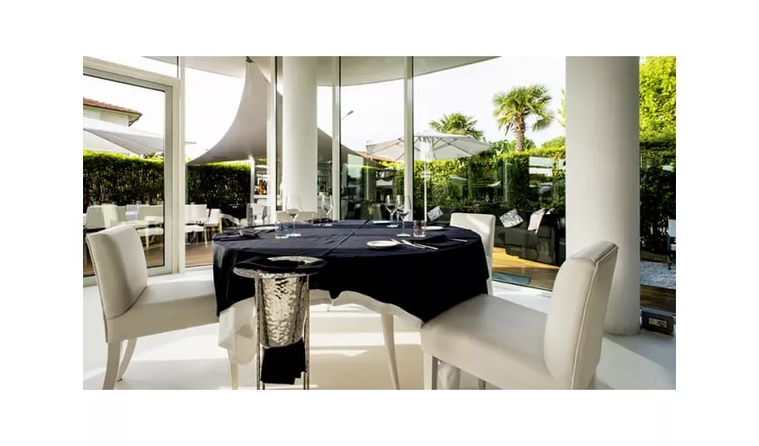 Blanco Lounge Restaurant