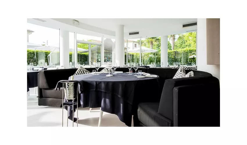 Blanco Lounge Restaurant