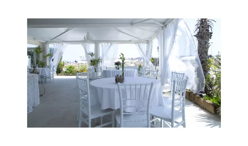 Moi Ristorante Lounge & Beach Bar