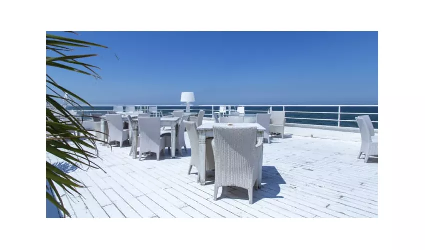 Moi Ristorante Lounge & Beach Bar