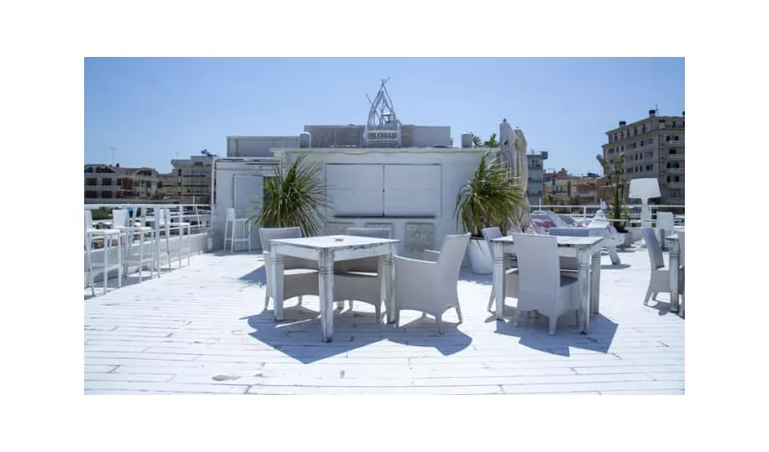 Moi Ristorante Lounge & Beach Bar