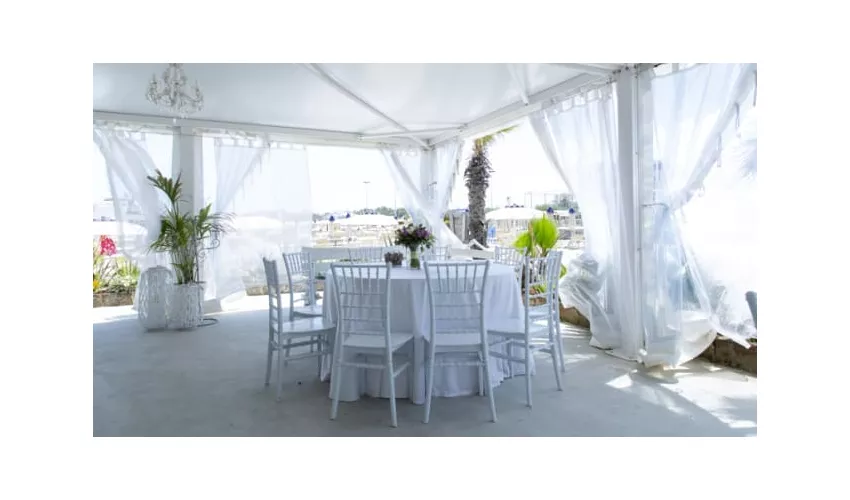 Moi Ristorante Lounge & Beach Bar